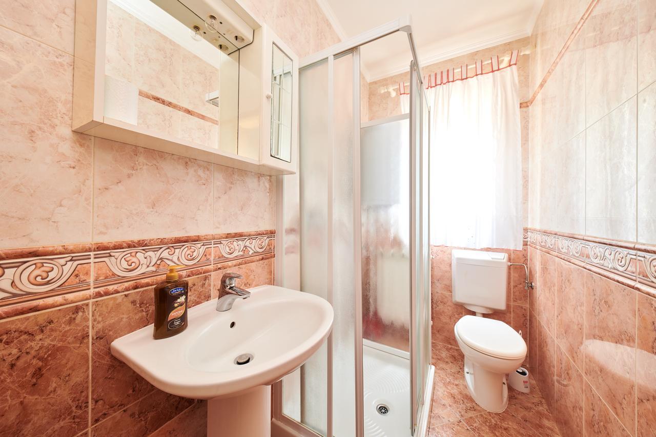 Apartments Angela Umag Luaran gambar